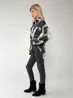 Рубашка Zhuo wafs 5089 удлиненная с кармананом пятнистый принт