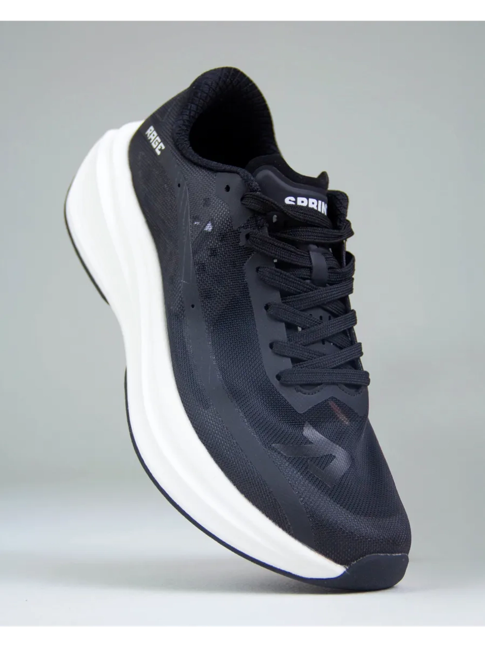 Беговые кроссовки с сетчатой, дышащей подкладой.