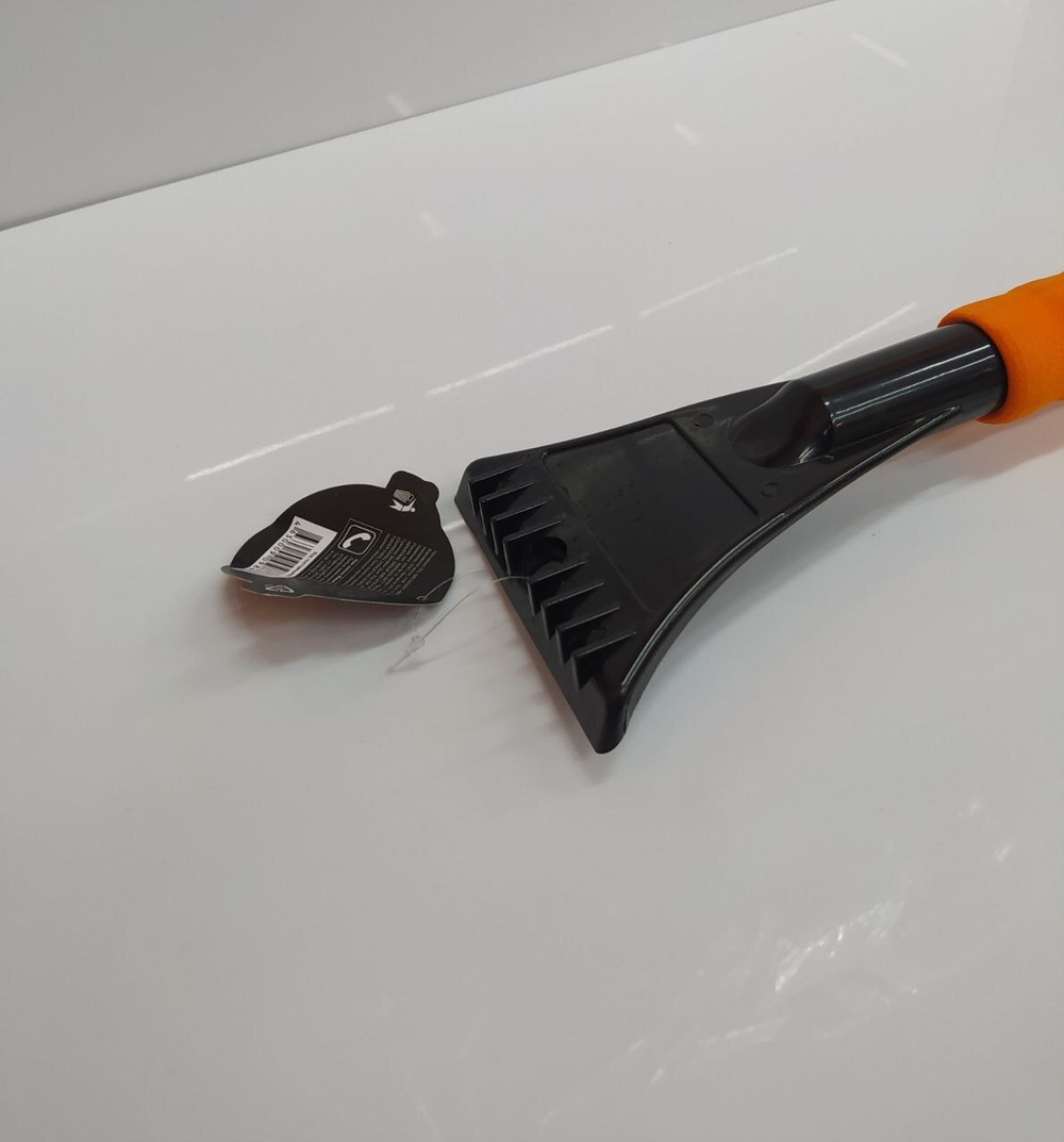 Щетка для снега телескопическая поворотная со скребком и мягкой ручкой AB2212 АВТОСТОП (77-113см)