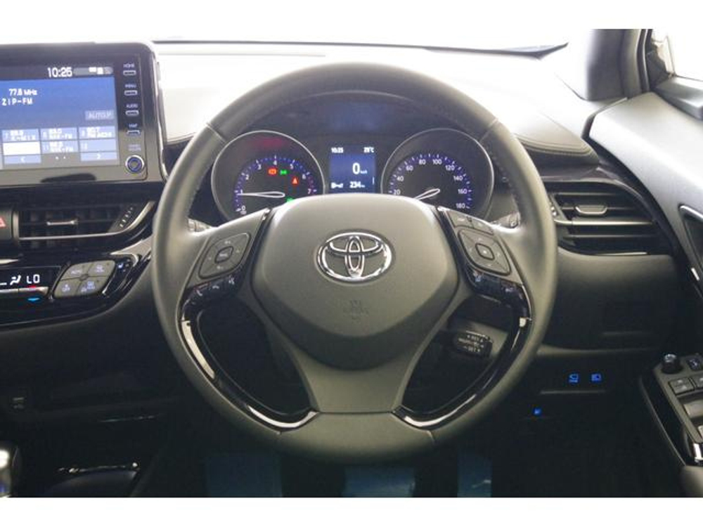 TOYOTA C - HR 2022 г.