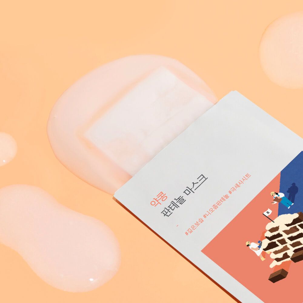 Барьерная тканевая маска с чёрной соей и пантенолом Round Lab Soybean Panthenol Mask