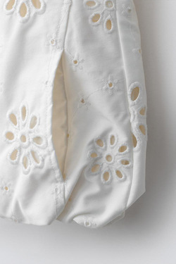 ZARA ЖИЛЕТ СО ШВЕЙЦАРСКОЙ ВЫШИВКОЙ, БЕЛЫЙ