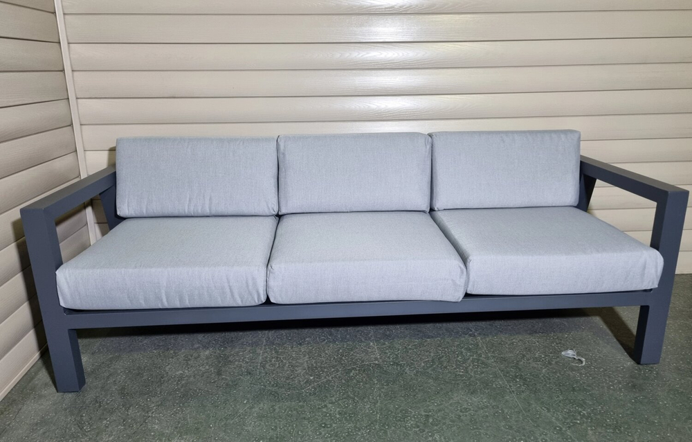 Диван трехместный из алюминия Graphite