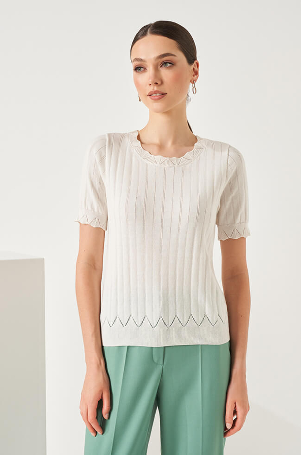 22826 Джемпер женский (молочный)