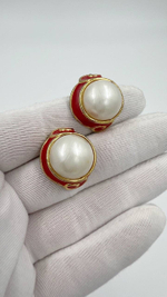 Серьги с красной эмалью и «жемчугом»