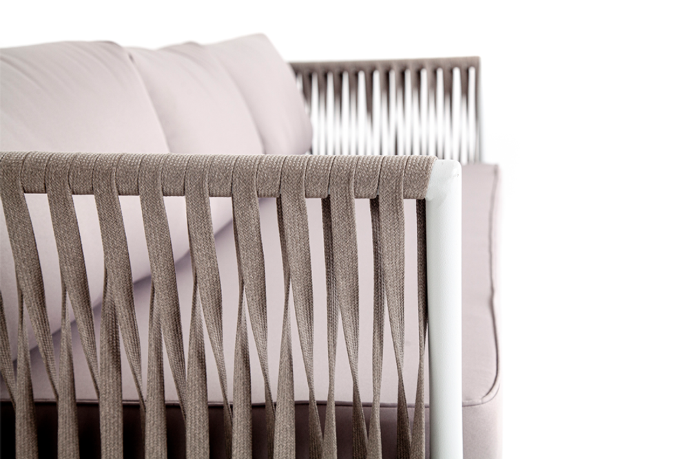 "Касабланка" диван 3-местный плетеный из роупа, каркас алюминий белый муар, роуп бежевый 20мм, ткань бежевая 052