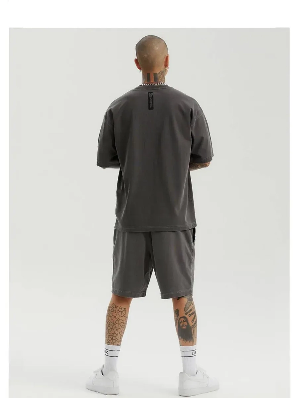 Пигментные шорты с арочной надписью