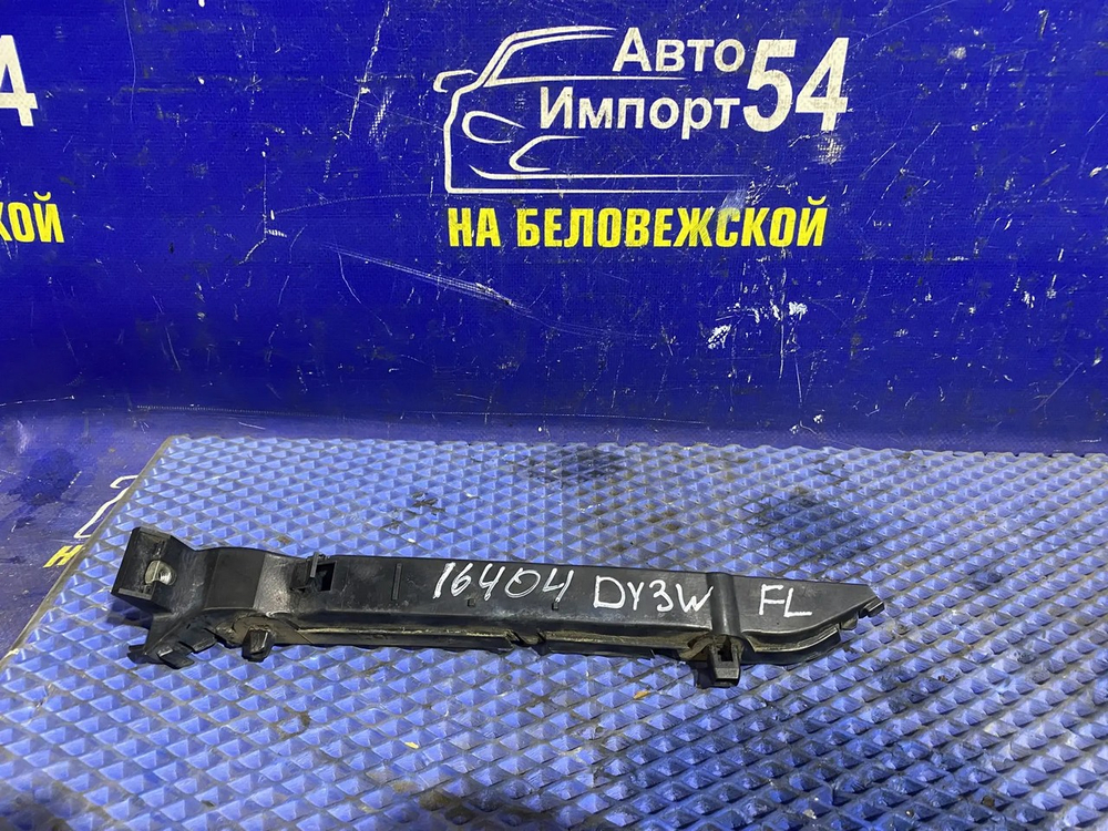 Крепление бампера переднее левое MAZDA DEMIO 2002-2005