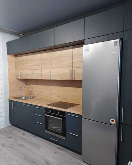 Кухня с крашенными фасадами