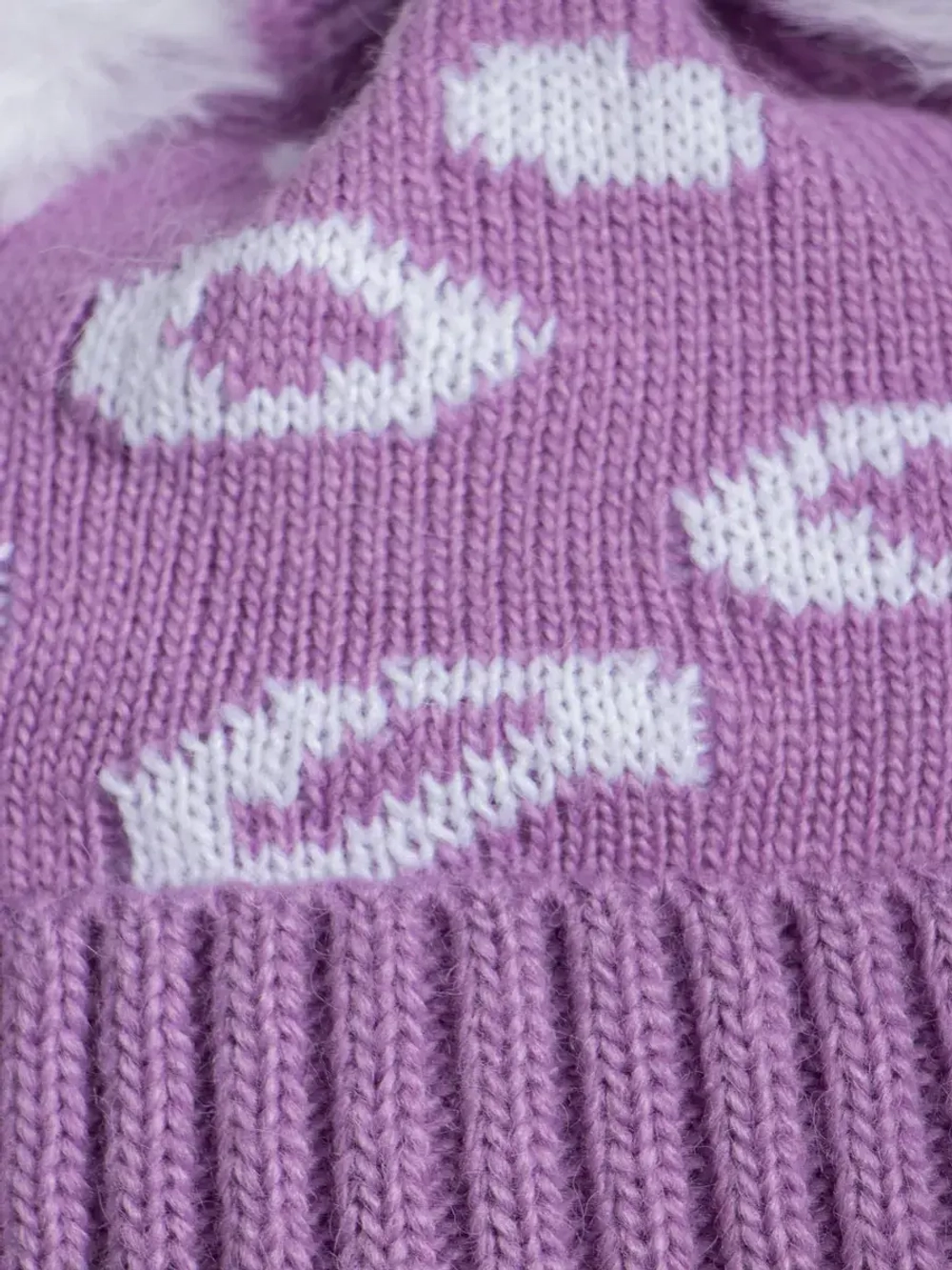 Шапка для девочки зимняя с помпонами на завязках