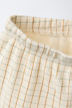 ZARA КОМПЛЕКТ ИЗ ФУТБОЛКИ И ШОРТОВ В КЛЕТКУ, ЭКРЮ