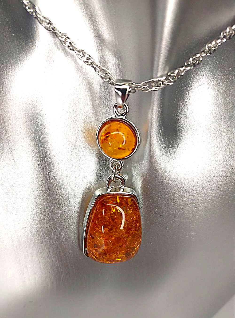 Элегантный комплект бижутерии с бижутерной смолой с янтарным оттенком  «Янтарное сияние» – Готовый образ в одном наборе!