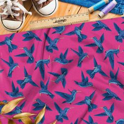 Ткань таффета синие калибри на розовом фоне