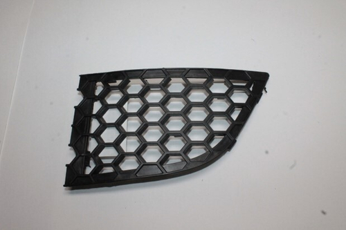 Решетка бампера Chery Bonus перед. лев. (KNR)
