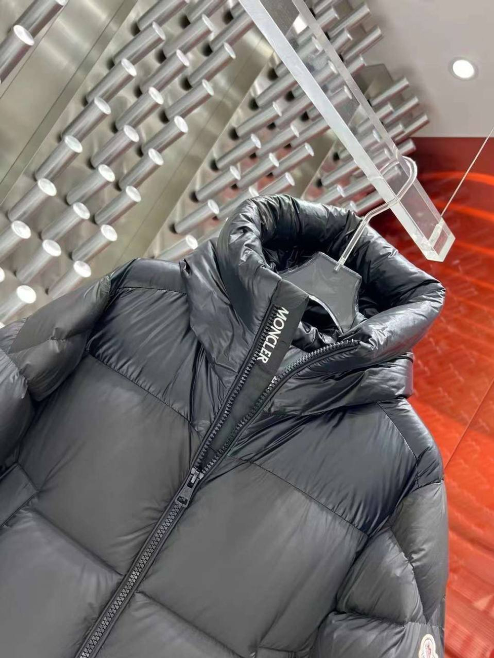 Пуховик Moncler