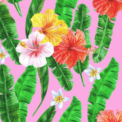 Банановая пальма и тропические цветы