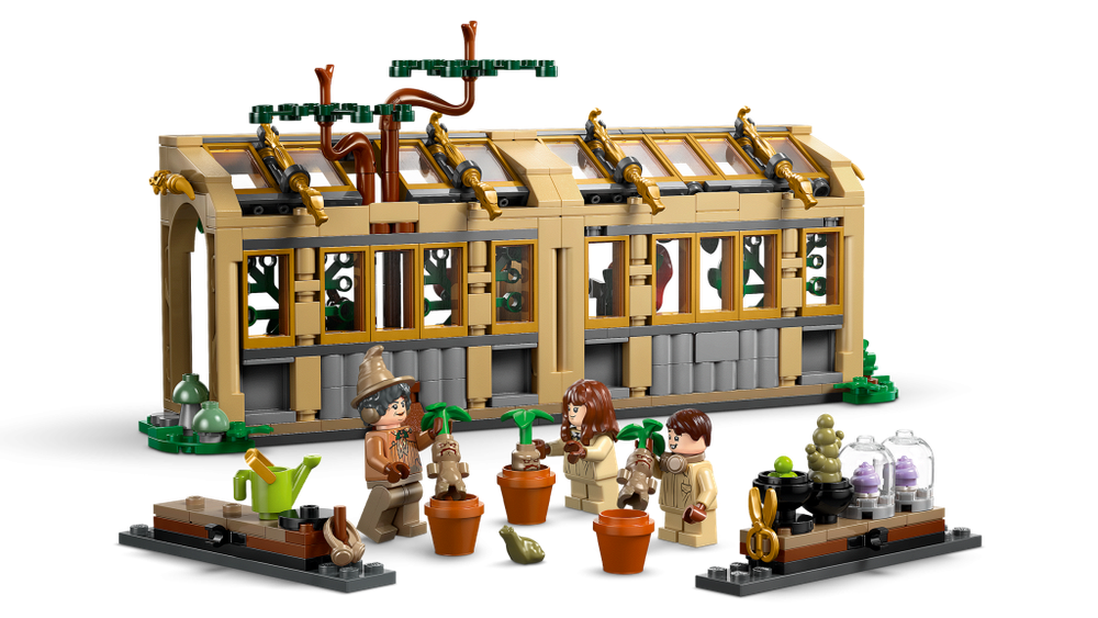 Конструктор лего Harry Potter 76445 "Замок Хогвартс Урок гербологии"