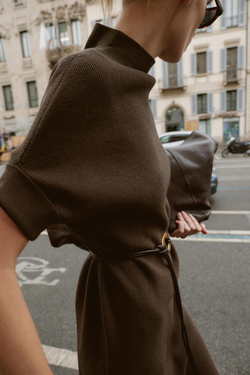 ZARA ТРИКОТАЖНОЕ ПЛАТЬЕ С РЕМНЕМ, СЕРО-КОРИЧНЕВЫЙ