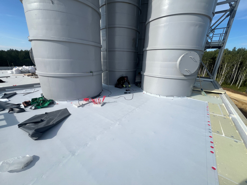 Поставка и монтаж кровли из ПВХ мембраны, монтаж профилированного настила Завод "ТЕПЛИТ"