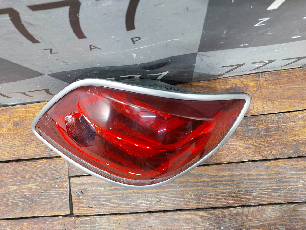 Фонарь зaдний пpавый с дефектом Kia K900 2 18-22 Б/У Оригинал 92402J6000