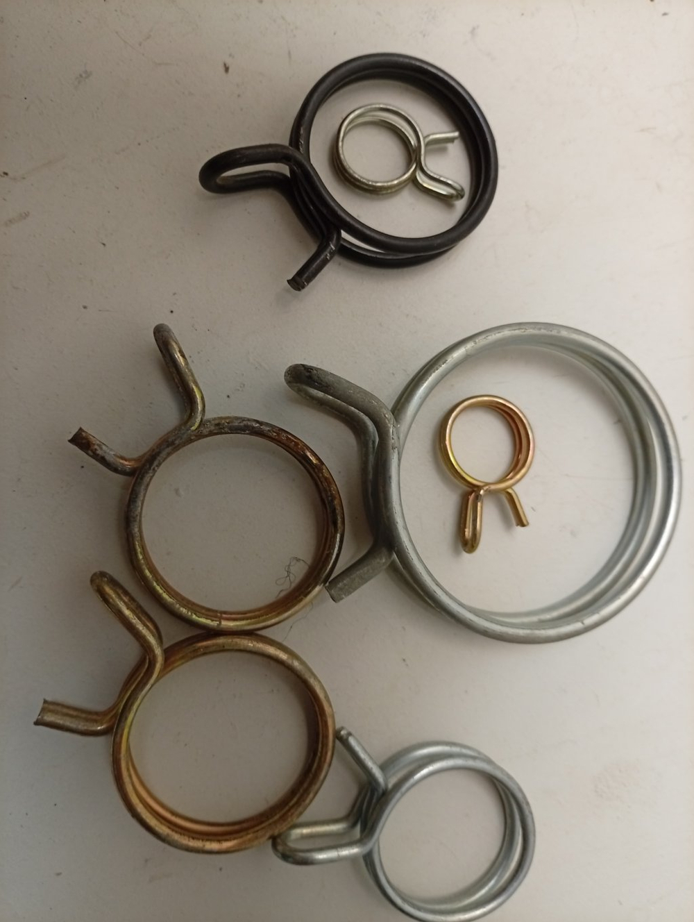 WDN2067WF кт37 Крепеж и хомуты для стиральной машины Indesit б/у