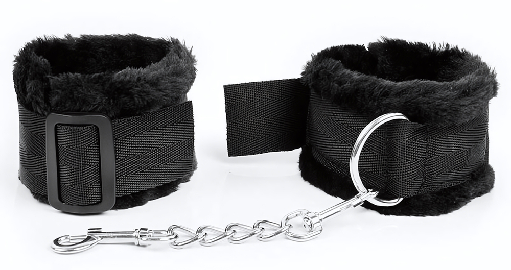 Черные оковы на регулируемых пряжках (Цвет: черный)