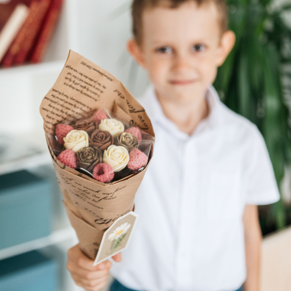 Шоколадный букет "Вкус Любви" с ягодой малиной, подарок на 8 марта, на День Рождения.