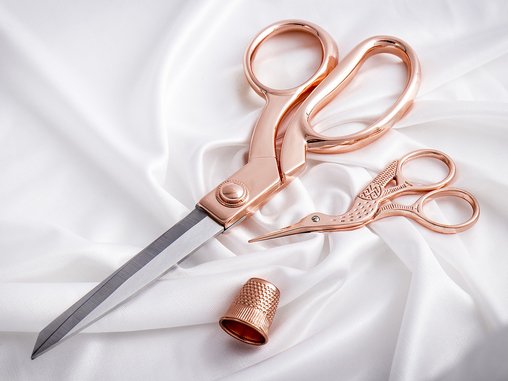 Набор из двух ножниц и напёрстка