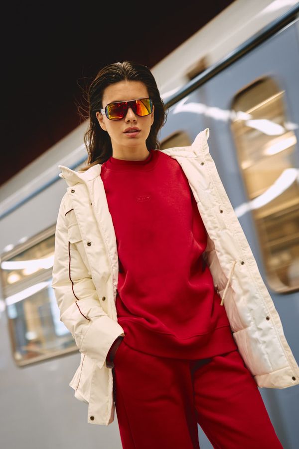 Свитшот с велюровым эффектом 