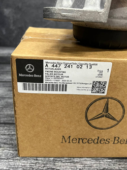 Опора двигателя левая Mercedes-Benz А4472410213