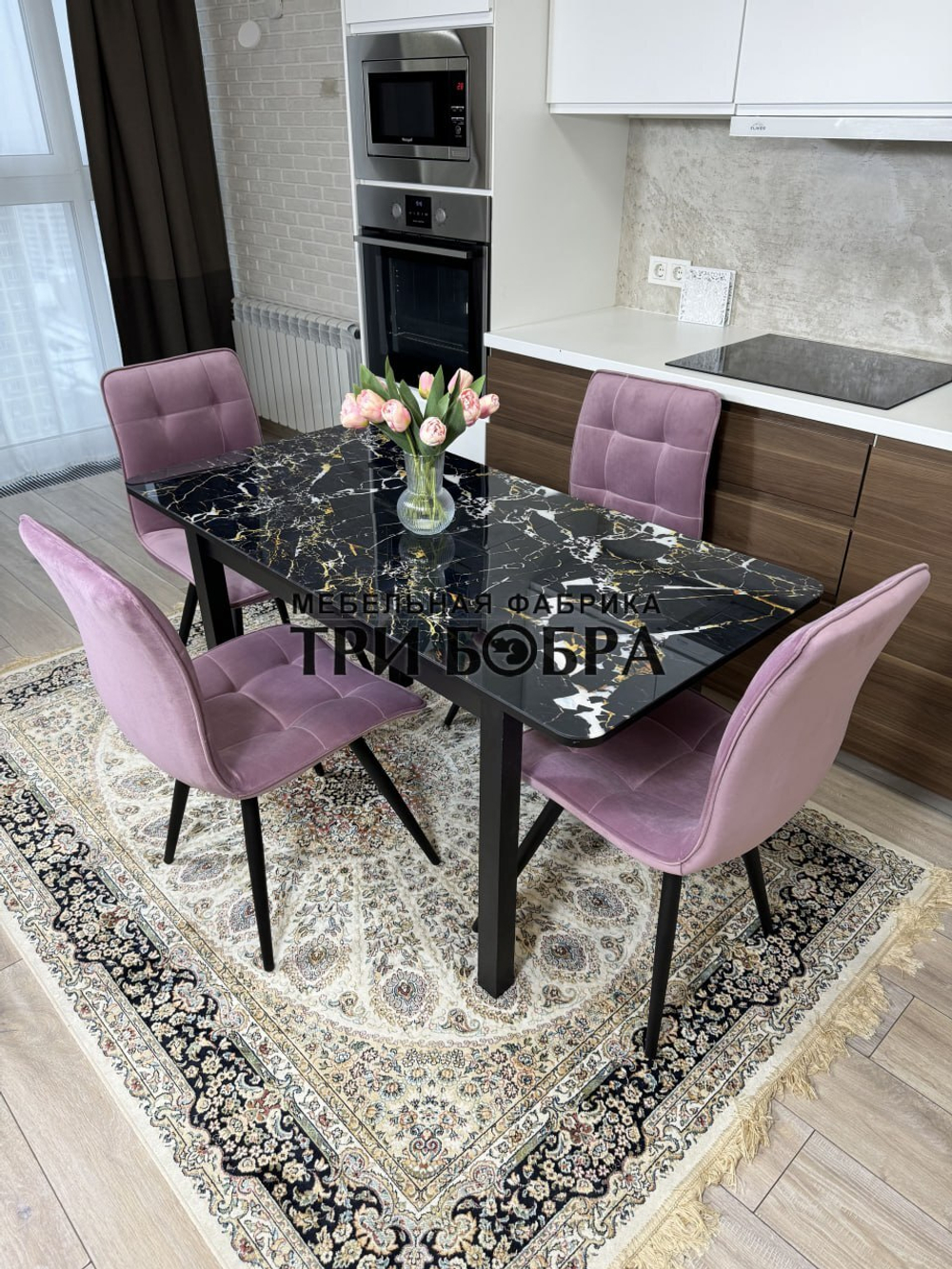 Стеклянный раздвижной стол "Черный мрамор" и стулья "ГУЧИ" пыльная роза