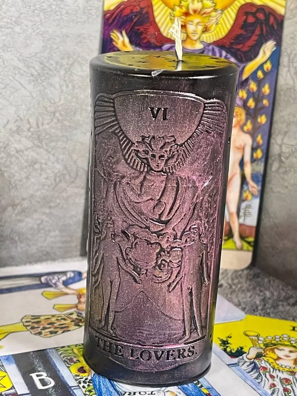 Свеча "Влюбленные с программой "Третий лишний"