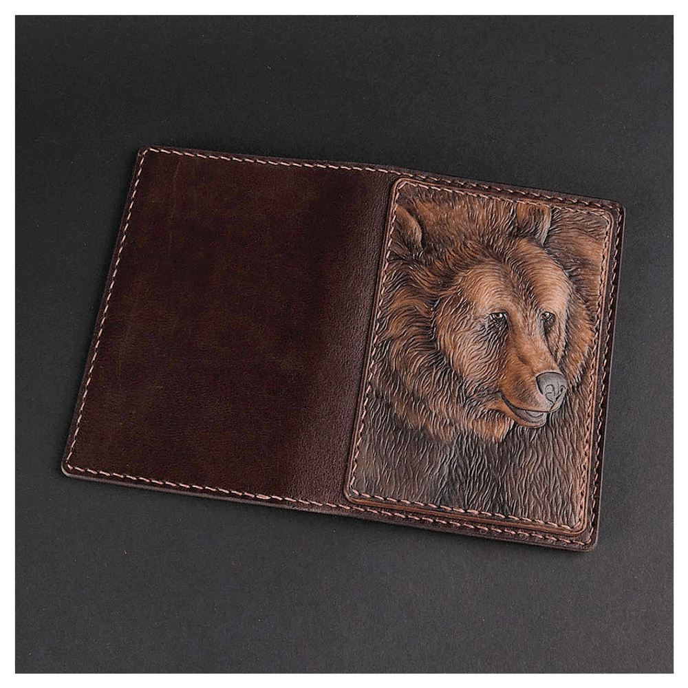 Кожаная обложка на паспорт «Медведь»