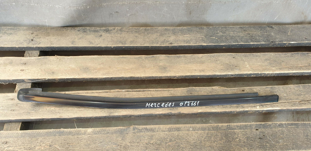 Молдинг задней правой форточки GL GLS (X166) Б/У Оригинал A1666904400
