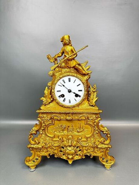 Винтаж: Каминные часы с фигурой воина с ружьем