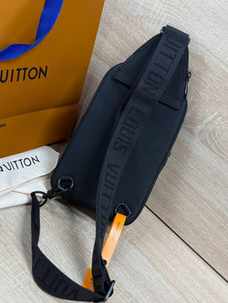 Сумка-слинг Louis Vuitton
