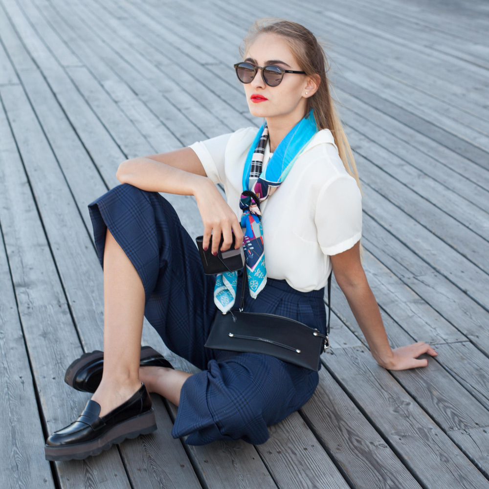 Женская сумка Julie Easy из натуральной кожи теленка черного цвета