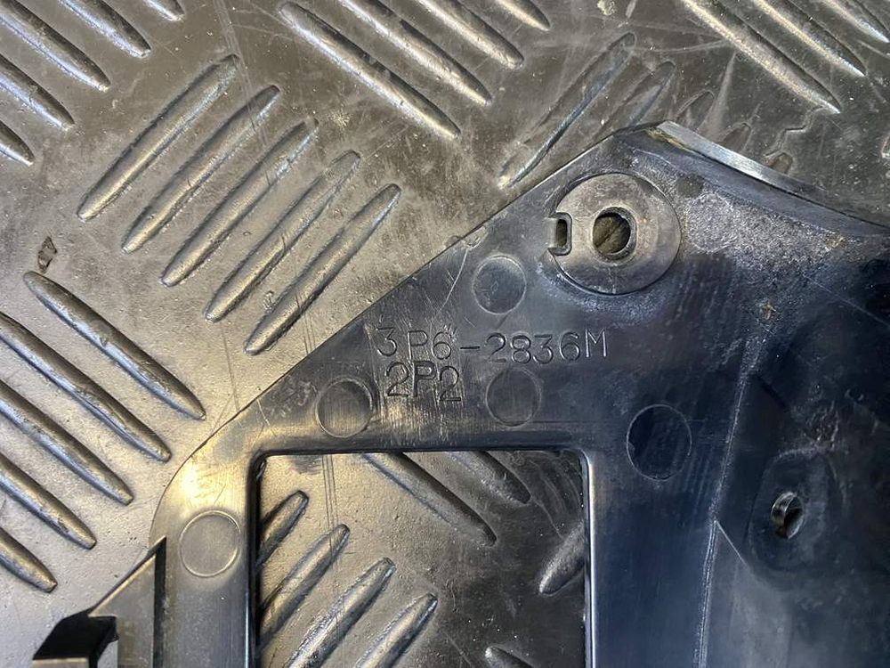 Пластик внутренний левый Yamaha FJR1300A RP13A 2010 3P6-2836M