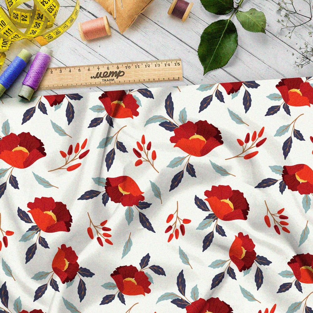 Ткань ниагара маки и красные листья на бежевом фоне