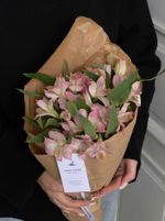 Букет из альстромерии