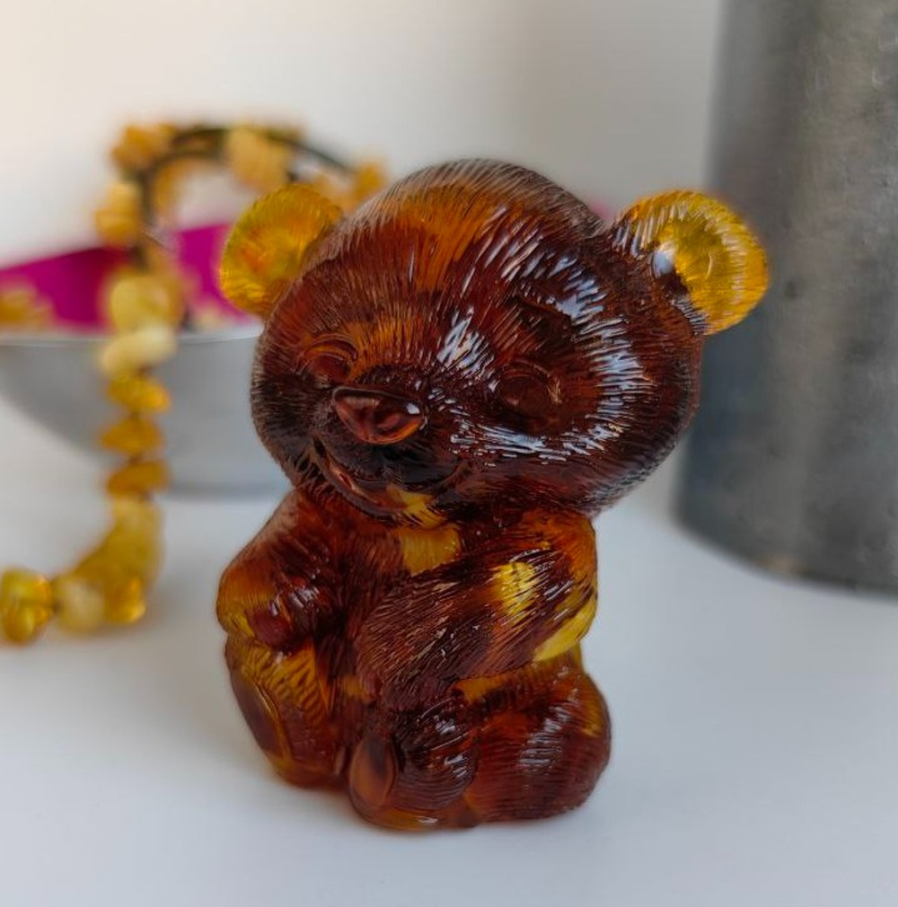 Мишка улыбается