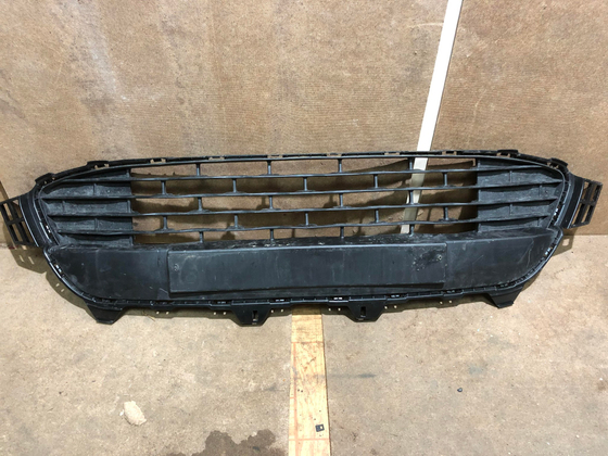 Решетка переднего бампера Kia Rio 4 (FB) 17-20 Б/У Оригинал 86561H0000