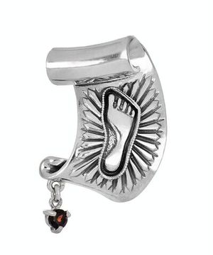 Подвес. Стопа Богородицы. В комплекте текстильный гайтан.