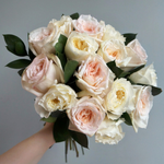 23. Букет белых роз Patience и White O’Hara