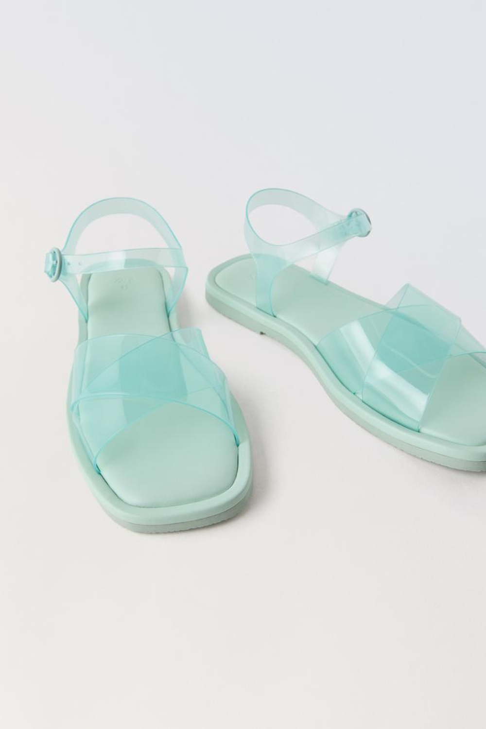 ZARA САНДАЛИИ С ДЕТАЛЬЮ ИЗ ВИНИЛА, СИНИЙ