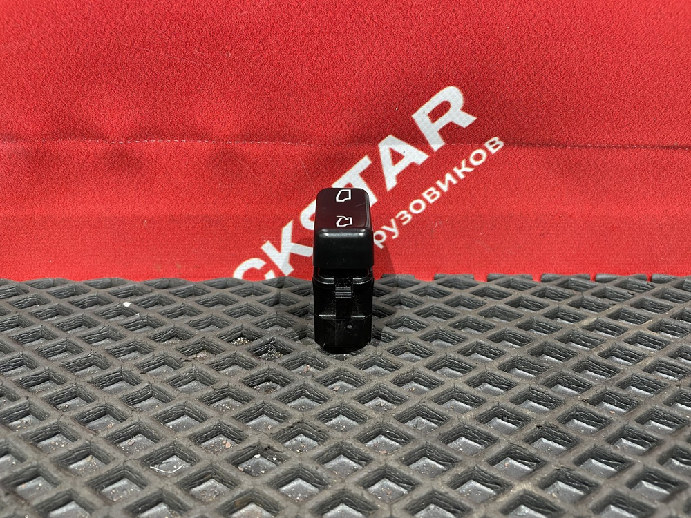 Кнопка люка