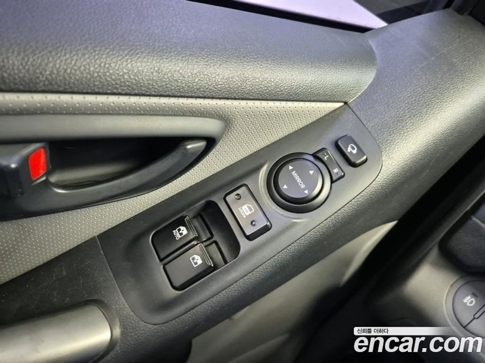Hyundai The New Grand Starex Van 5-и местный (10.2019)