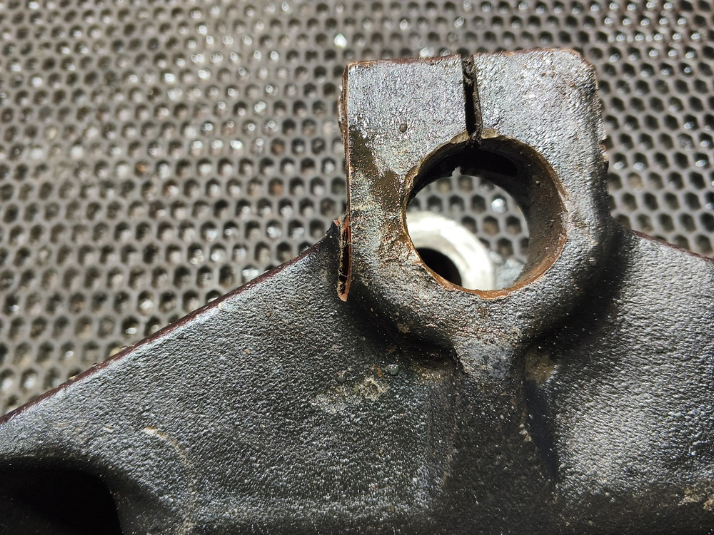 Кронштейн крепления 2-ой передней рессоры передний