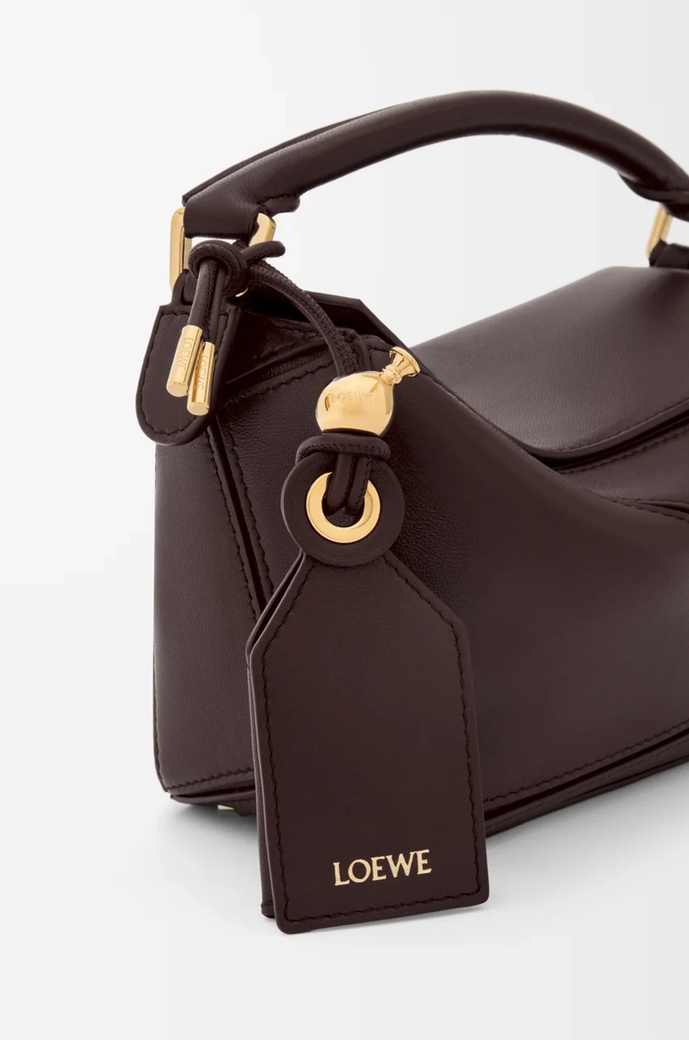 Loewe Сумка-мини Puzzle Featherlight из овечьей кожи наппа, темно-каштановый