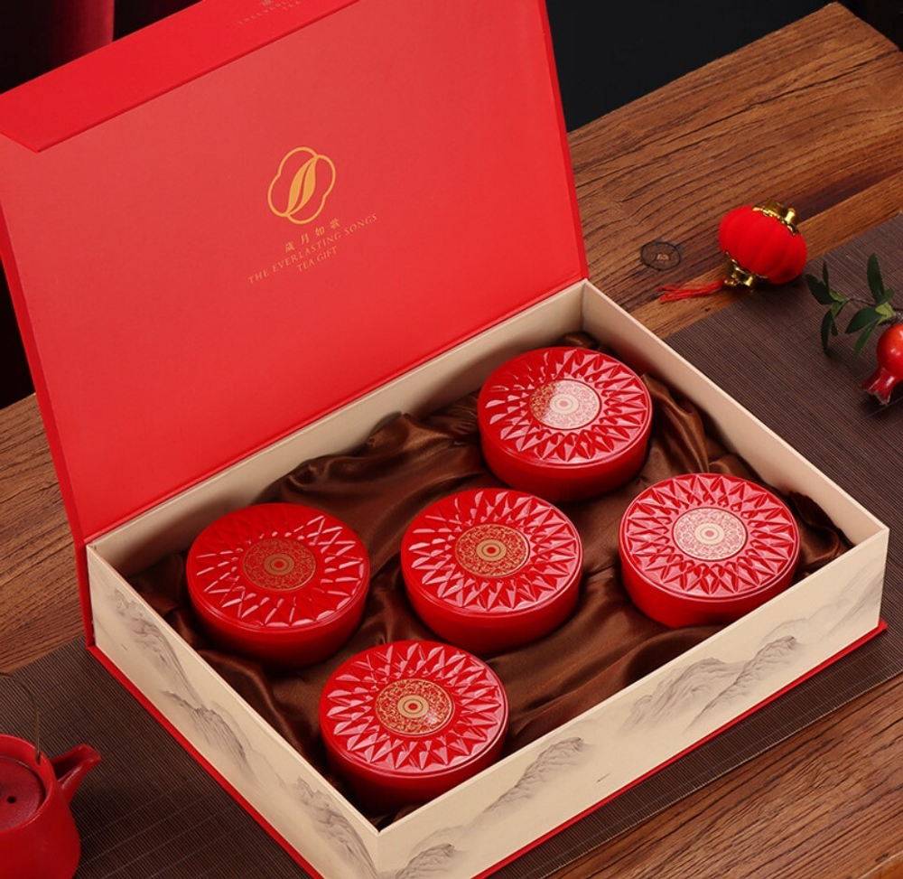 269081.6 Набор подарочный КРУГИ "Калейдоскоп" сумка, коробка, 5 банок 7*10см, карт/ жесть красн.